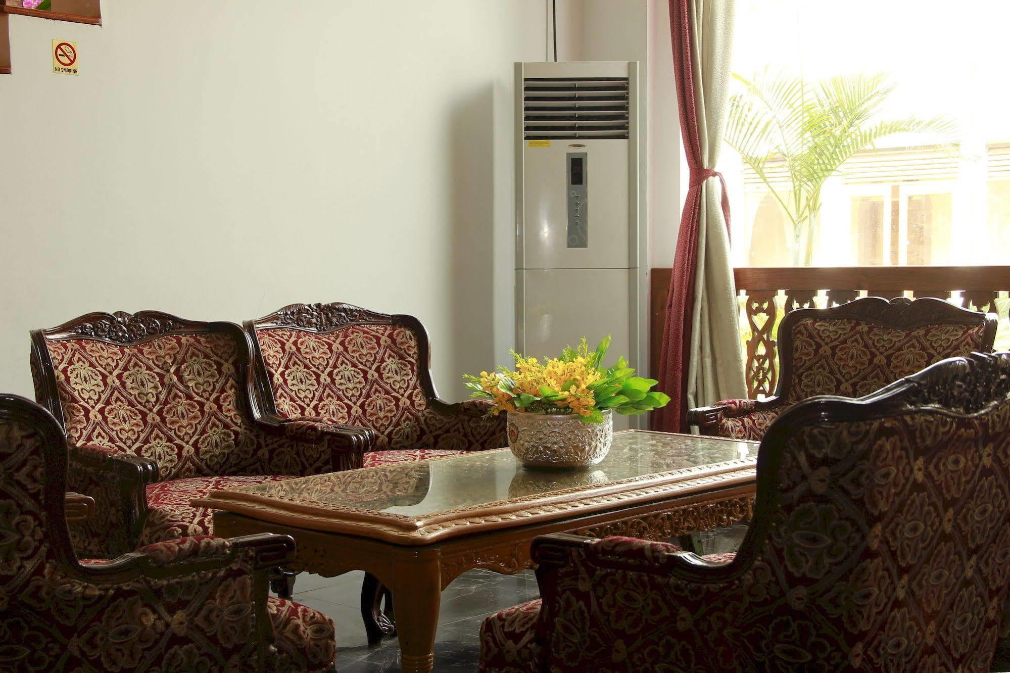 Raza Gyo Hotel 2*